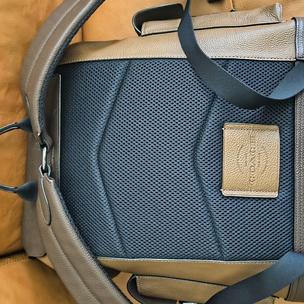 Coach Men’s Leather Backpack Brown Like New - Picture 3 of 5
